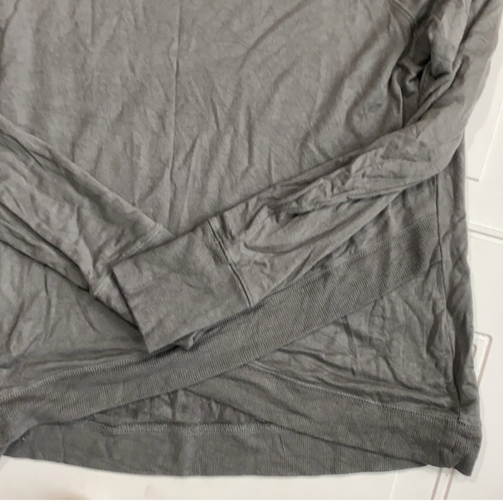 Athleta Criss Cross My Heart Lightweight Pullover Sweatshirt Gray‎ Size Medium - Picture 3 of 7